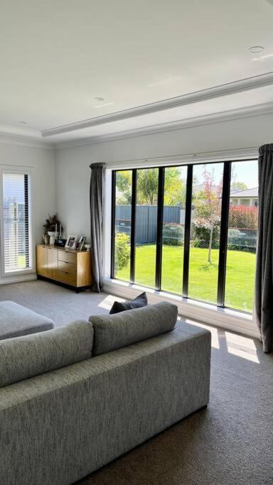 Sunny Delight In Clive Villa Bagian luar foto