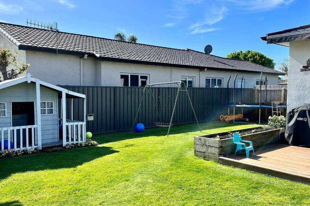 Sunny Delight In Clive Villa Bagian luar foto