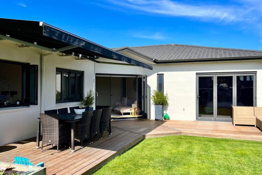 Sunny Delight In Clive Villa Bagian luar foto