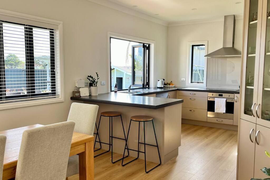 Sunny Delight In Clive Villa Bagian luar foto